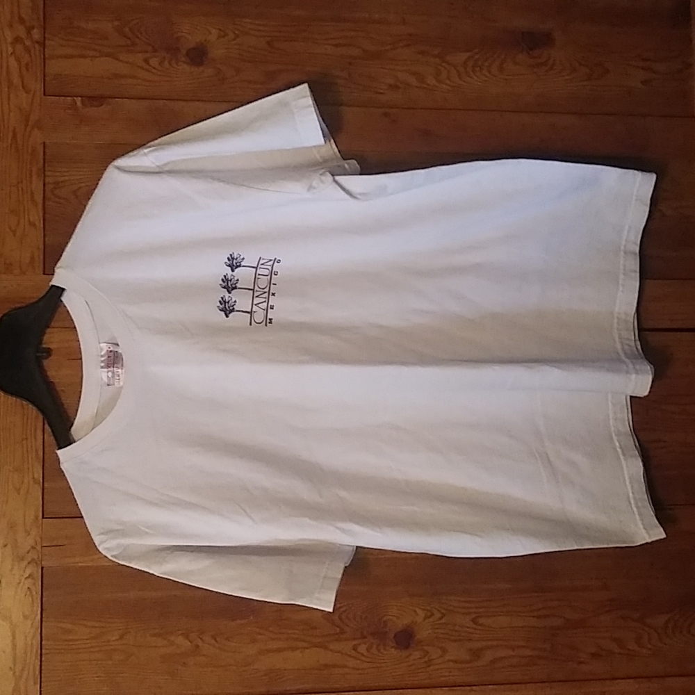 EUC Cancun Mexico T-shirt.  Size XXL.   B8